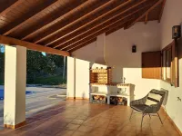 Family country house with swimming pool and open-plan kitchen. Hotels in Castelo Branco