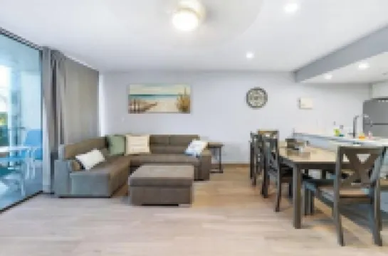 Charming 2-bedroom Beach Access Condo in marvelous Freeport, Lucaya