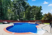 Welcome to Pool Azul! Guest House & Pool. Two King Size Beds. - Swimmingpools