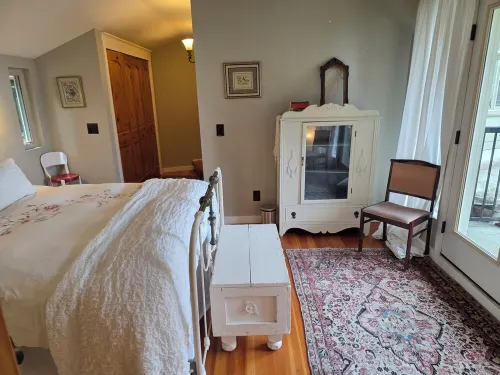 Stunning High Bank 3 BDRM w/ Ballroom on the Salish Sea