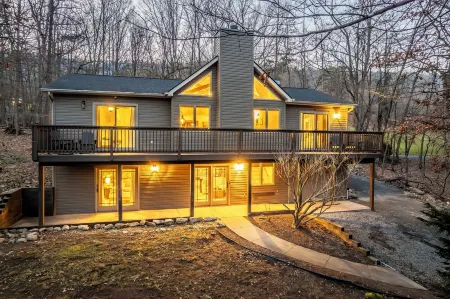 6BR Designer Home in Massanutten with Hot Tub, Sauna