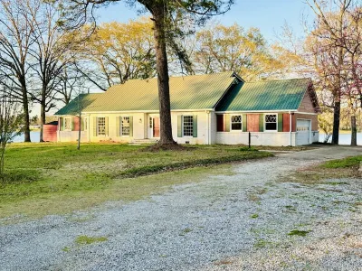 Families Love Frank’s Lakehouse @ Sunset Estates Hotels near Talladega Superspeedway