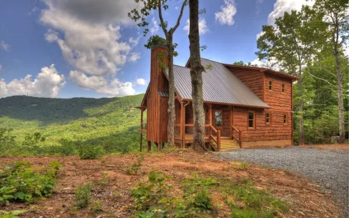 Luxury cabin! Designer decorated.  Incredible views! Amazing sunrise! Secluded!