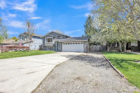 Adventure Haus Hayden Lake-Family Fun with Hottub! Отели в г. Хейден