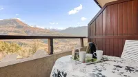 Mountain-view apartment sleeps 6