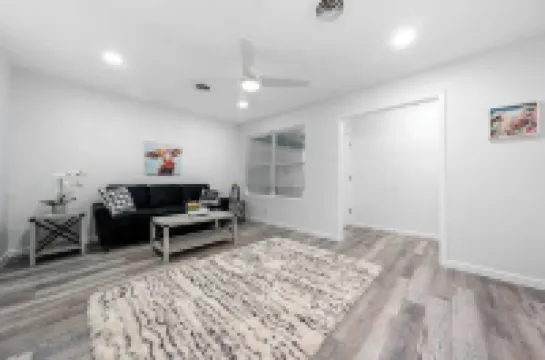 Charming 3/2, 2 Miles to BSW, Walk to Shopping- Temple, TX