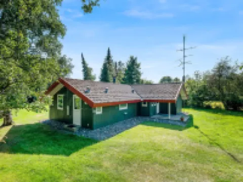 "Uta" - 300m from the Sea