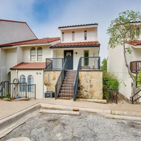 7 Mi to Winery: Lakefront Rockwall Home w/ Deck