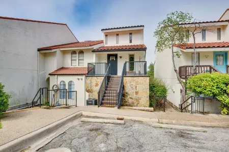 7 Mi to Winery: Lakefront Rockwall Home w/ Deck