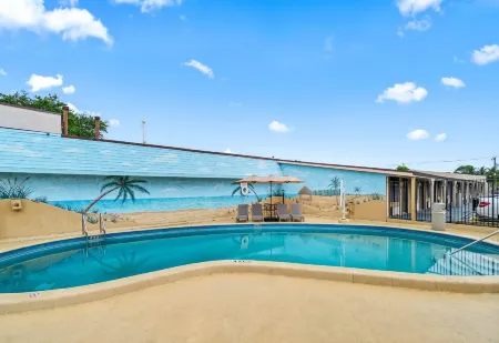 Super 8 by Wyndham Lantana West Palm Beach Отели в г. Лантана