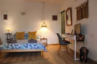 QUIET APARTMENT AMONG GARDENS