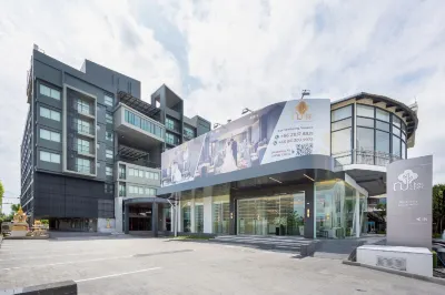 Chor Cher The Luxury Green Hotel Hotels near Wat Thong Khung