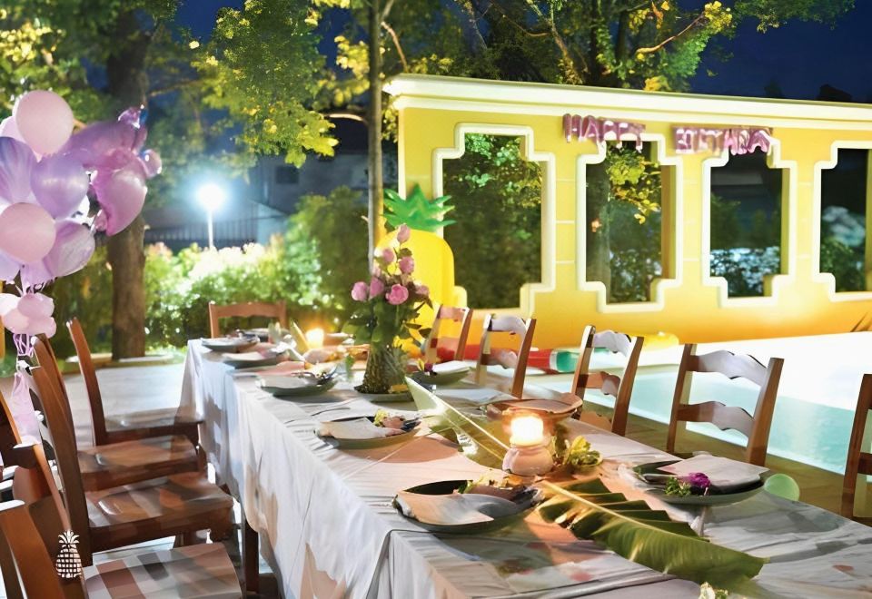 The Pineapple HotelOver view