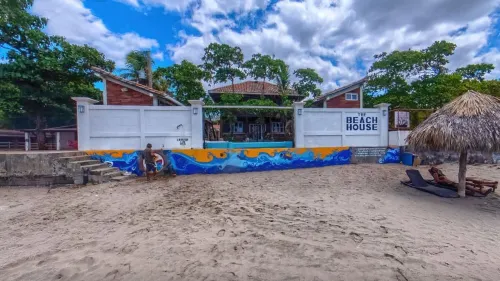 Romantic Beachfront Casita w Pool - AC - Sleeps 4 - Homestays