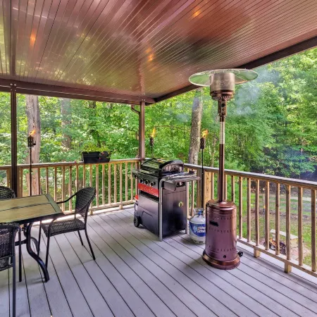 Beech Mountain Home w/ Covered Deck, Near Skiing!