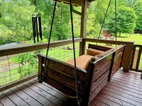 Creekfront Retreat • Hot Tub • Pool Table • Near Town/National Park • Rejuvenate