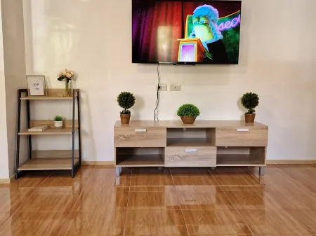 3 Bedrooms 2 storey House! Отели в г. Диполог