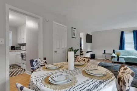 Duke East Campus 1BR Markham Отели рядом с достопримечательностью «Дарем Перформинг Артс Сентер»