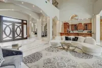 Private heated pool, Luxury Mediterranean Mansion sleeps 16 - 5つ星