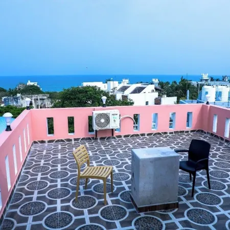 The French Villa Отели рядом с достопримечательностью «Церковь Божией Матери Непорочного Зачатия»