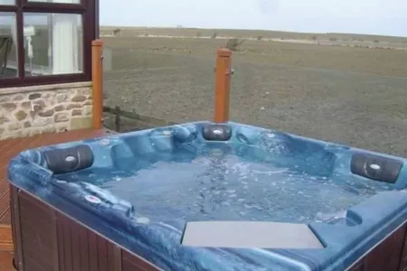 Cottage - Sleeps 4 - Hot Tub - Garden - Parking