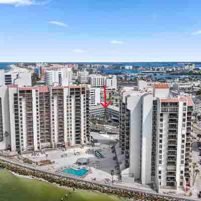 Pelican Pointe Hotel Exterior