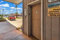 "Life's a Beach" 1 block from beach, pier and inlet boardwalk.