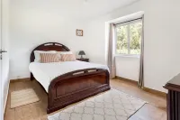 GuestReady - Quaint house with Patio