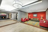 Holiday Inn Express & Suites FLORESVILLE by IHG - parking