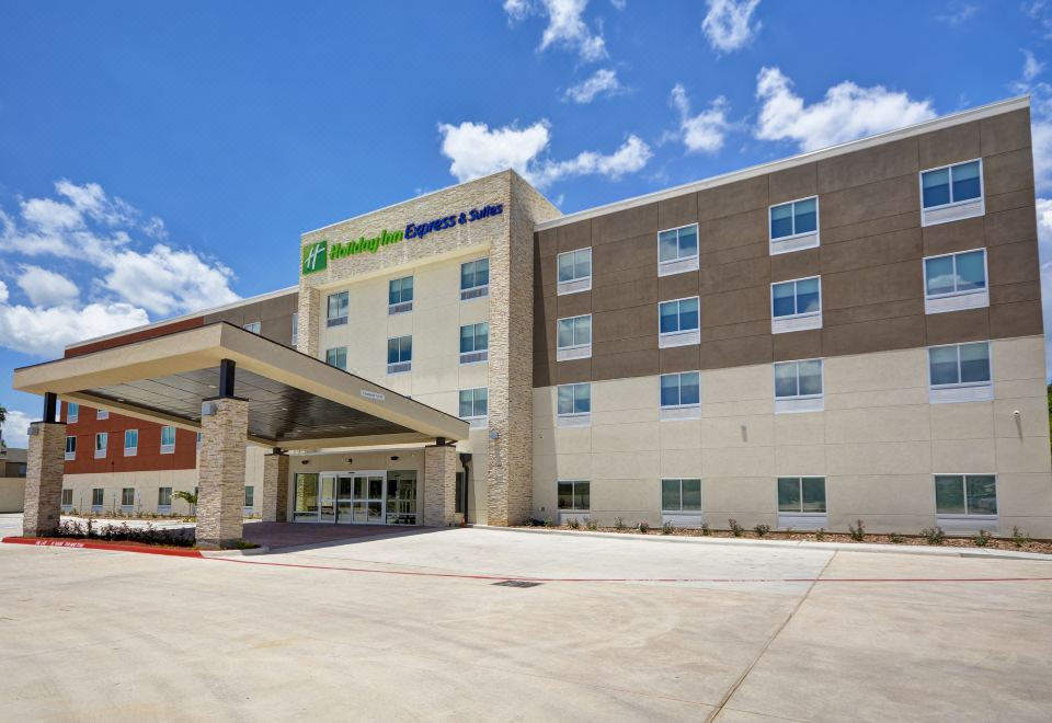 Holiday Inn Express & Suites - Houston NASA - Boardwalk Area, an IHG Hotel - Housity