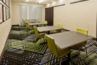Holiday Inn Express & Suites Fayetteville Hotels in Fayette County