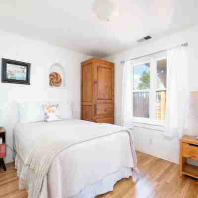 Daisy Casita Rooms