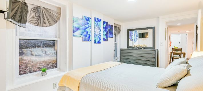 Walk to Downtown Albany Ten Broeck Triangle Apt! Hotels in Albany