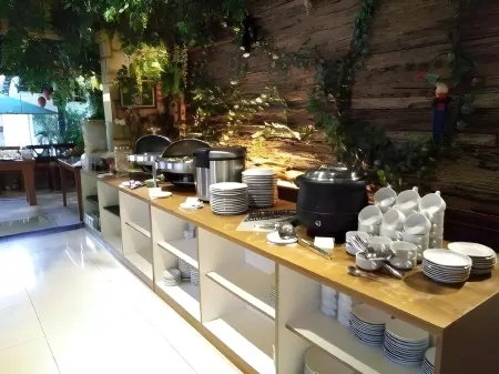 Hotel New Ayuda Bogor Отели в г. Богор