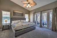 Beautiful Backyard: Comfortable Phoenix Getaway! Hotels in Ahwatukee Foothills