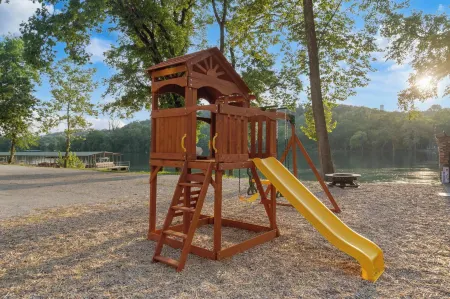 New Lakeview Penthouse - Amenities Galore!