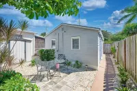 Cozy "Cottage Cove" in charming Lake Worth Beach