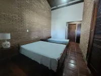 Nice house "foot in the sand" on the beach Guaecá, San Sebastian, SP Hotels near Praia de Pitangueiras