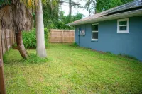 Adorable 2 bed, 2 bath guest house, pet friendly