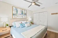 New! Casa Azul Oceanside - Golf Cart, 2 King Suites, Pool, Beach, Pickle, Kayaks