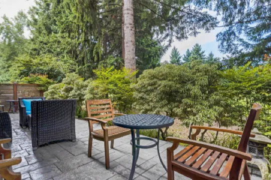 Best Western Plus Plaza by the Green