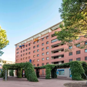 Novotel Suites Perpignan Centre Отели рядом с достопримечательностью «Romanesque Sculpture Center»