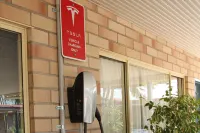 Midlander Motor Inn - Motels