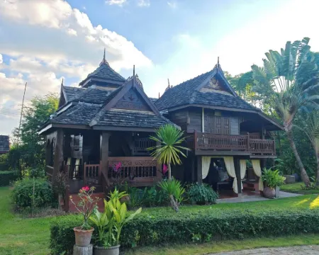 เฮือนทิพย์วิมาน โรงแรมในอำเภอ ดอยหล่อ