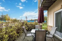 Vacation Inn Townhomes Hotels in Collingwood