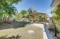 3 Mi to Jensen Beach: Pet-friendly Getaway w/ Yard - 3 estrellas