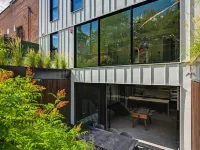 CLUBHAUS Hotel Hotels near Des Rapides Park