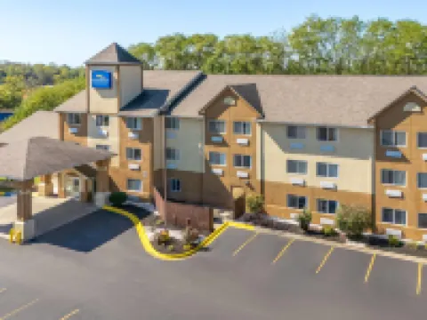 Baymont by Wyndham Piqua Hotels in Miami County