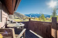 Creekside on Quigley - 3BD Private Home on Trails + Hot Tub - Mountain View