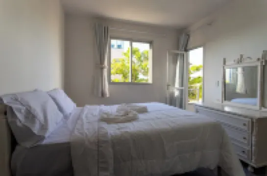 Apto Pet Friendly com Garagem na Enseada Azul Hôtels à : 